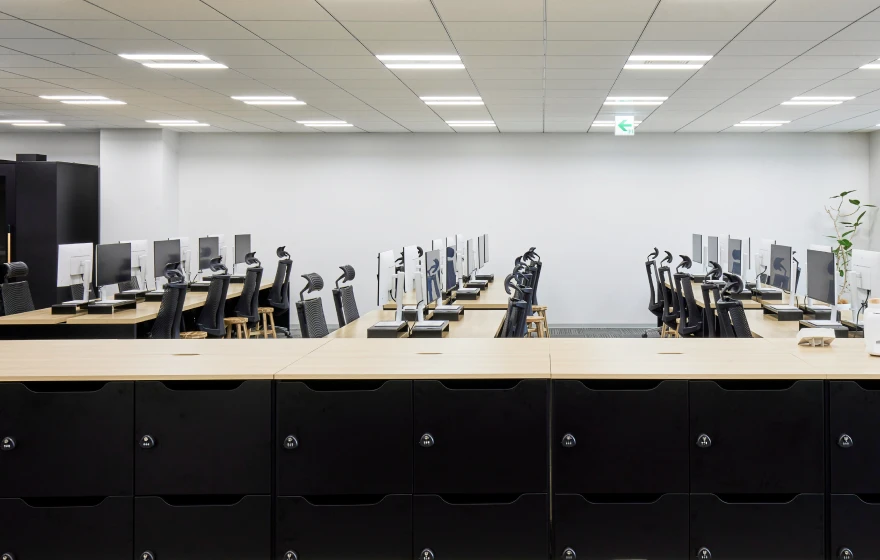 フリーアドレス制のワークデスク