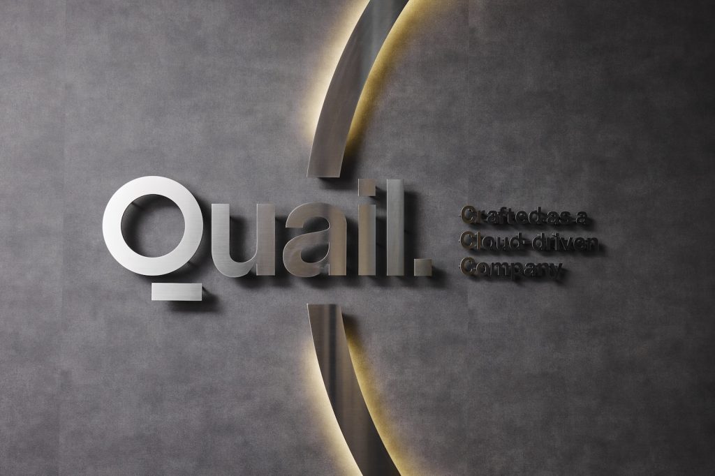 エントランス壁面のブランドメッセージ